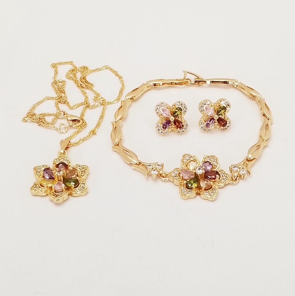 Flower Necklace Set. 14K Gold Plated. New